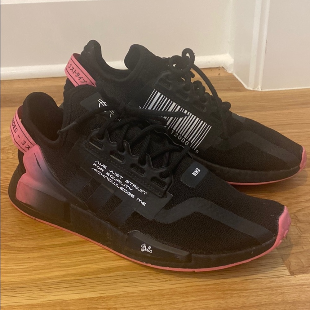 {Adidas}  Originals NMD R1 V2